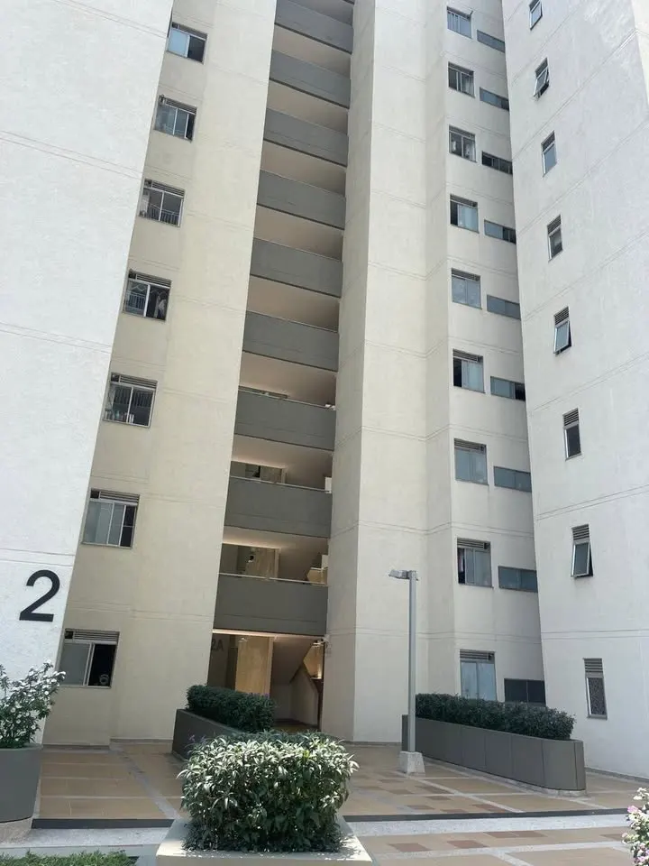 Torre del conjunto vista desde el acceso